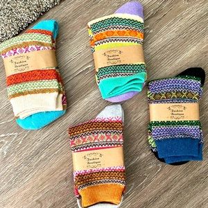 NWT 6-pack of brand new women’s wool crew socks! Med-US SHOE SIZE 6-8